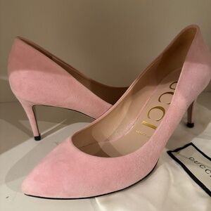 Woman’s Gucci pink heels